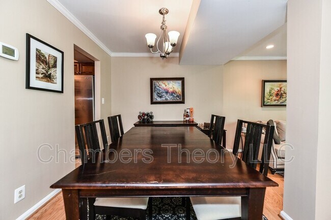 Building Photo - 2911-D S Woodstock St