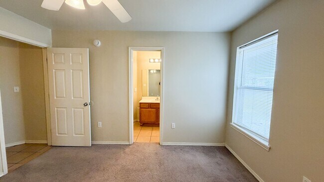 Building Photo - 517 N Brentwood Ave