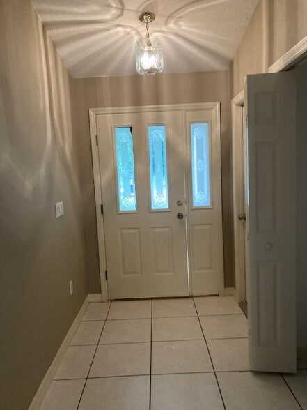 Building Photo - 6 Pony Ln