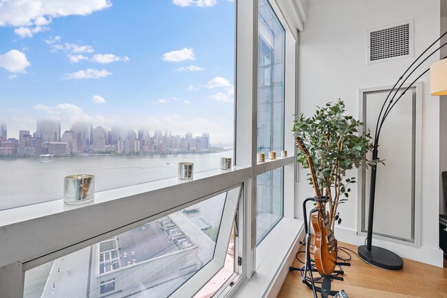 Primary Photo - 77 Hudson St