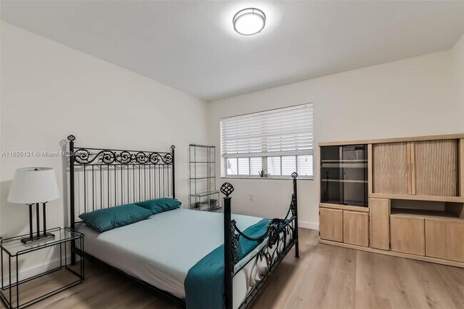 Building Photo - 1150 Madruga Ave
