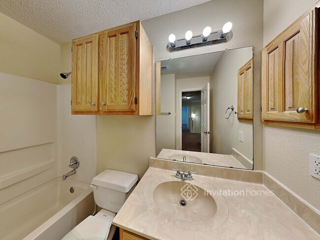 Building Photo - 2703 Magnolia Ln