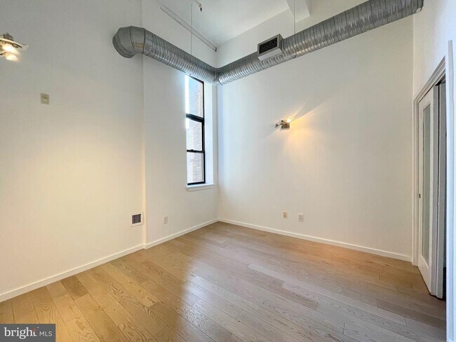 Building Photo - 726 Market St