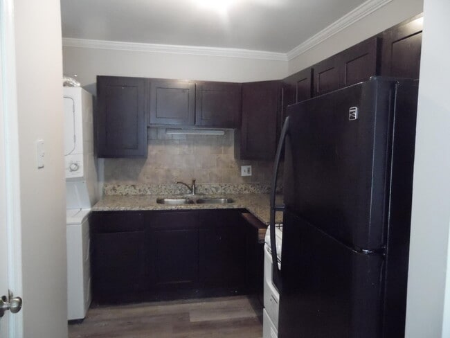 Building Photo - 2157 Cypress Dr