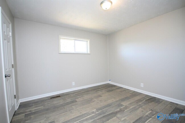 Building Photo - 15651 Eastep Rd