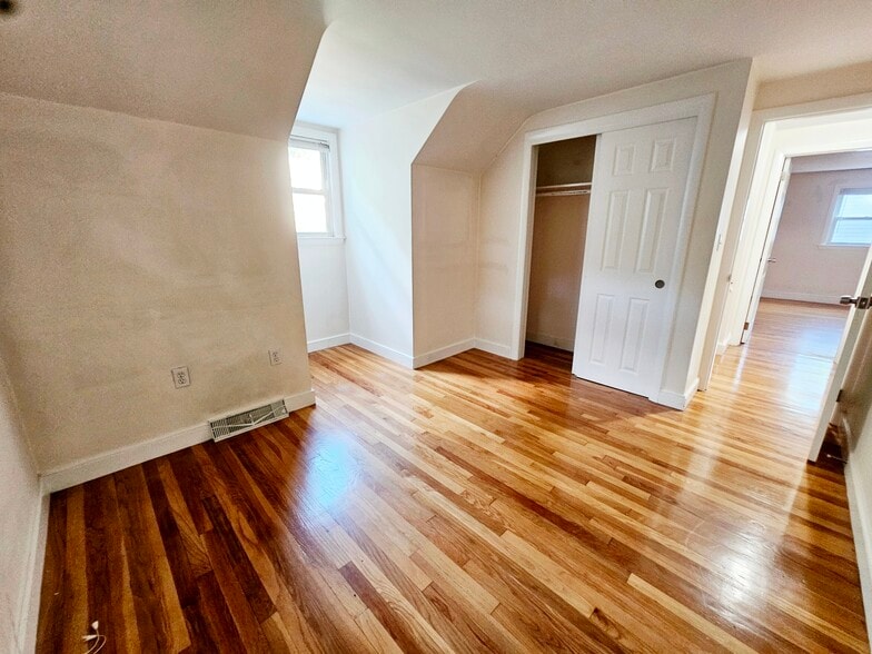 Building Photo - 11 Rockland Pl