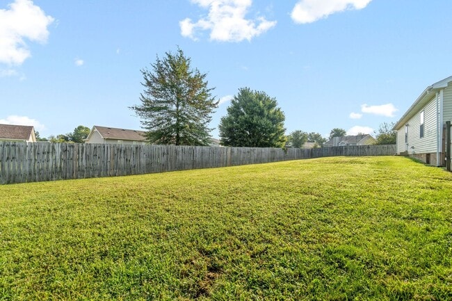 Building Photo - Updated Three Bedroom Ranch!