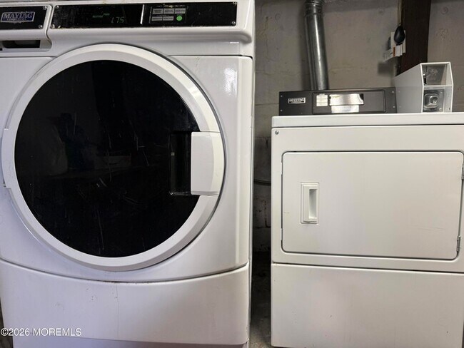 Building Photo - 410 Fifth Avenue Unit 2R