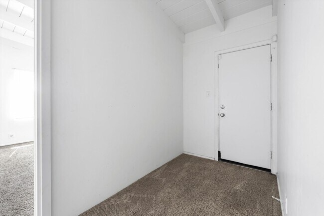 Building Photo - Pre- Lease August 2026 - UA Bungalow