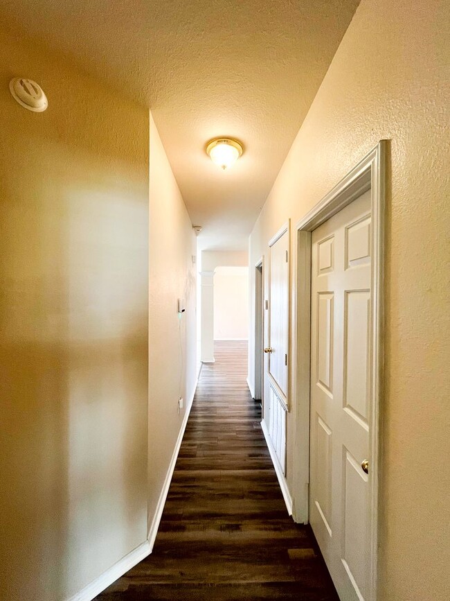 Building Photo - Available Now Beautiful 1 story, 4 bedroom, 2 bath, 2 car garage home with fire place, garage doo...