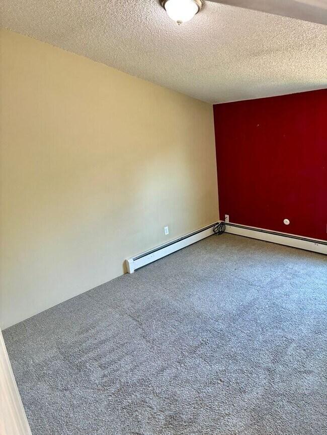 Building Photo - 2 Week Off First Months Rent!!! Recently Upgraded 2 Bedroom Apt Near Horsetooth!