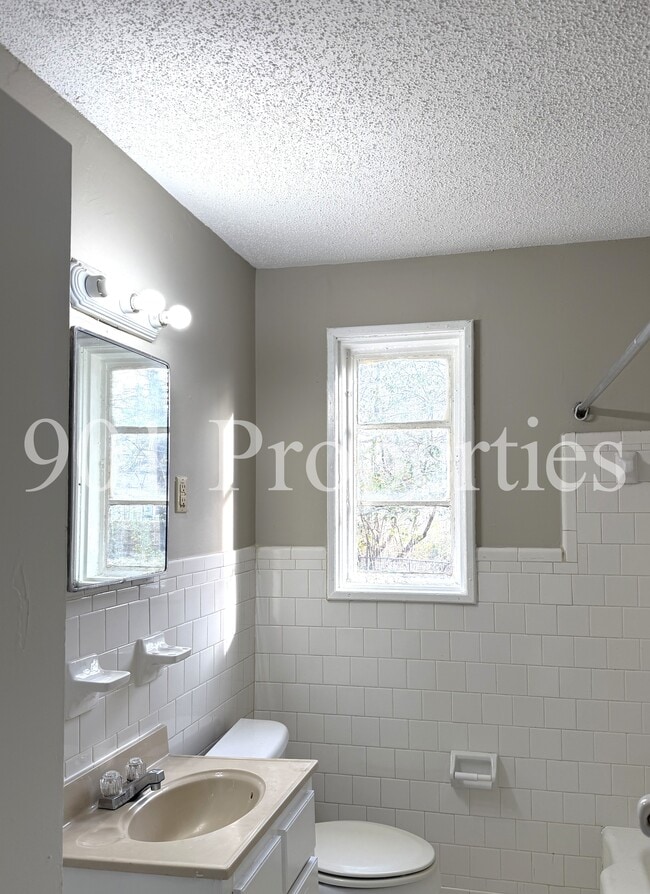 Building Photo - 4199 Atwood Ave