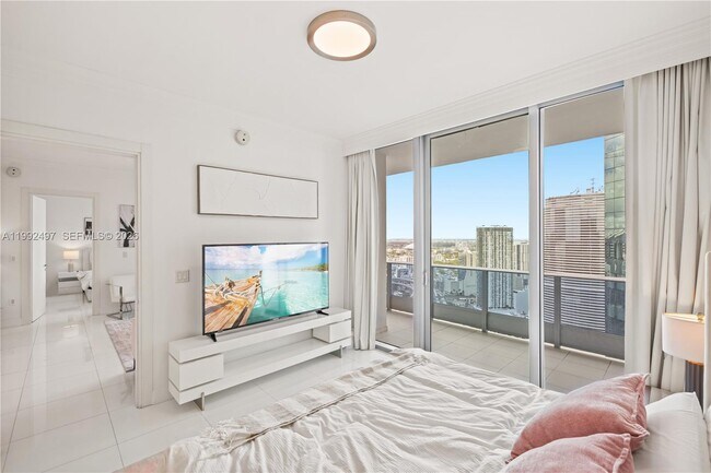 Building Photo - 200 Biscayne Blvd Way