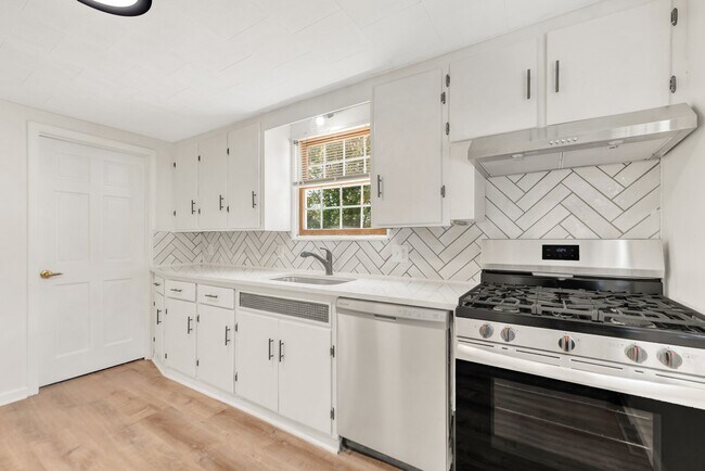 Building Photo - 168 Wheeler St