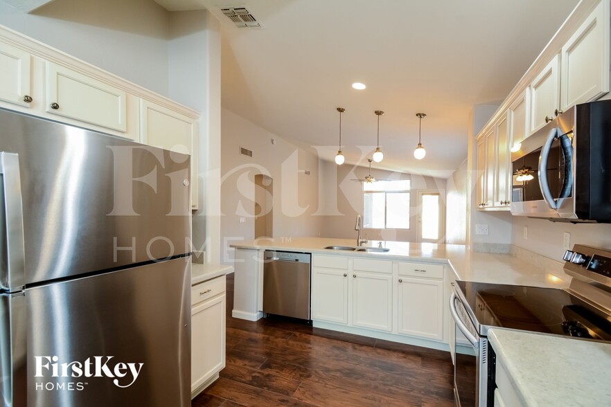Building Photo - 13414 W Port Royale Ln