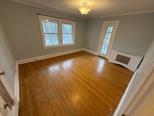 Building Photo - 4 bedroom, 2bath