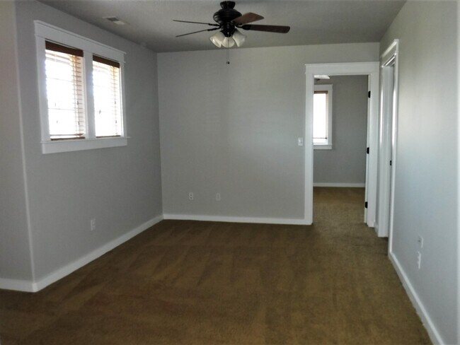 Building Photo - Beautiful 3 bed 2.5 bath home in the Cobblefield Crossing Subdivision in Meridian.