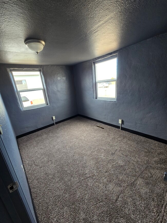 Building Photo - 1320 E Ash St