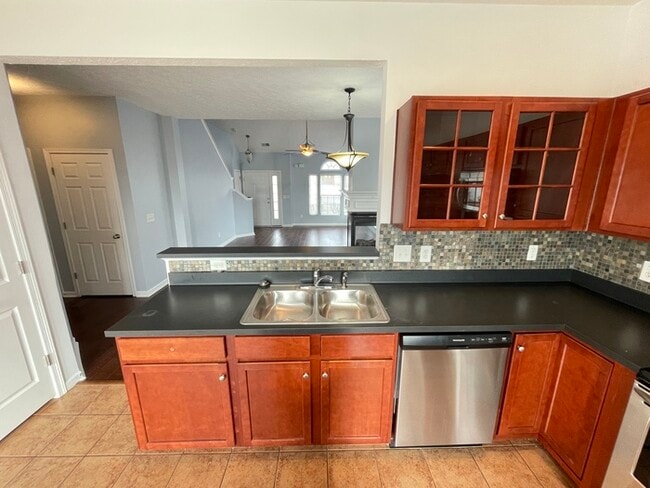 Building Photo - Jordan Ridge Bordeaux area home with bonus...