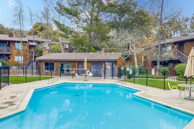 Building Photo - UPDATED2 Bed/2 Bath Alpine Oaks Condo