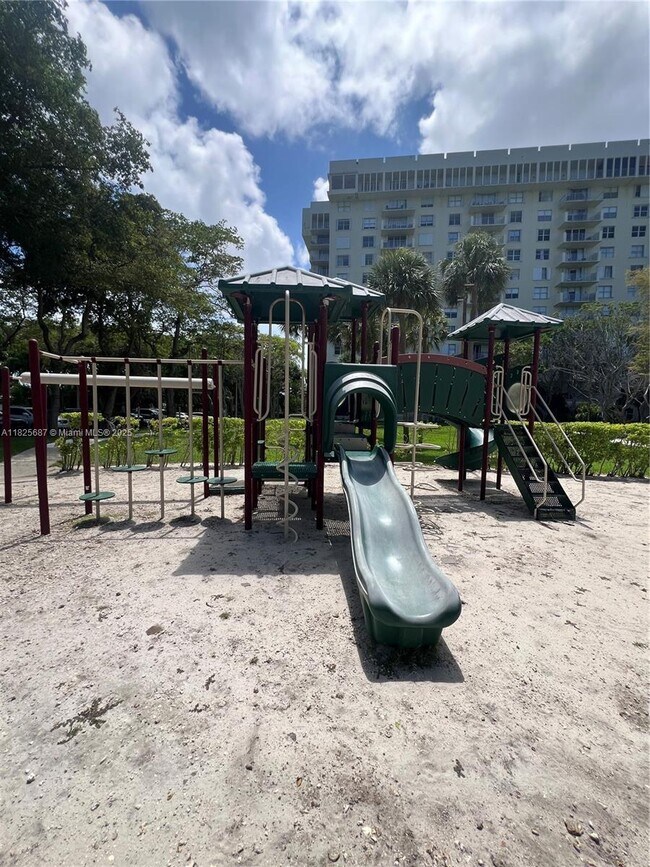 Building Photo - 11113 Biscayne Blvd