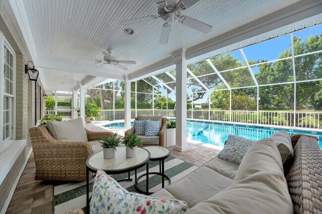 Building Photo - Luxury 5 Bed/4 Bath Pool Home on a Golf Course in Central Sarasota