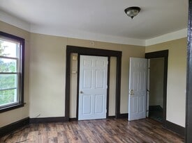 Building Photo - 372 Franklin St