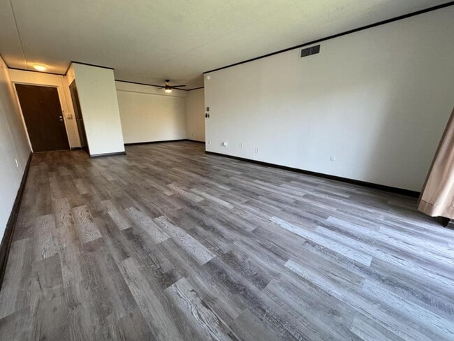 Building Photo - 1632 Forest Green Dr