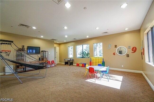 Building Photo - 10535 Carolina Willow Dr