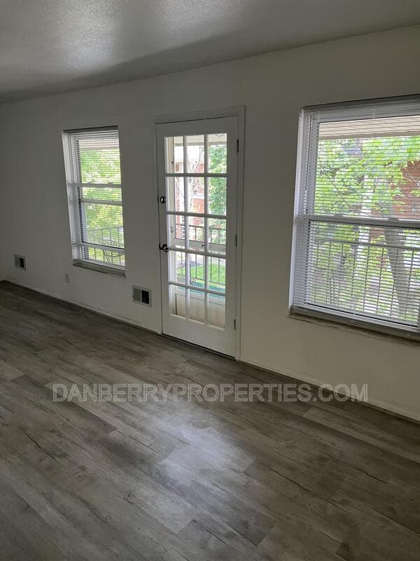 Building Photo - 3217 Glanzman Rd