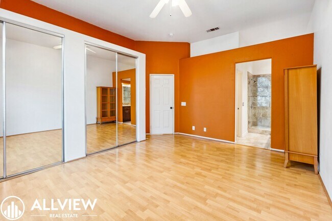 Building Photo - Gorgeous 2 Bed, 2.5 Bath End-Unit Home Available NOW in Aliso Viejo!