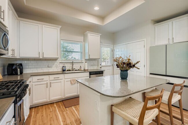 Building Photo - 9708 Dawn Pearl Dr