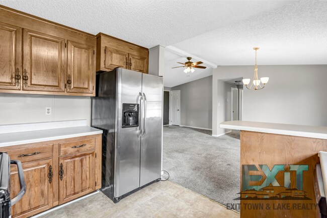 Building Photo - 3 Bedroom/2 Bathroom Home