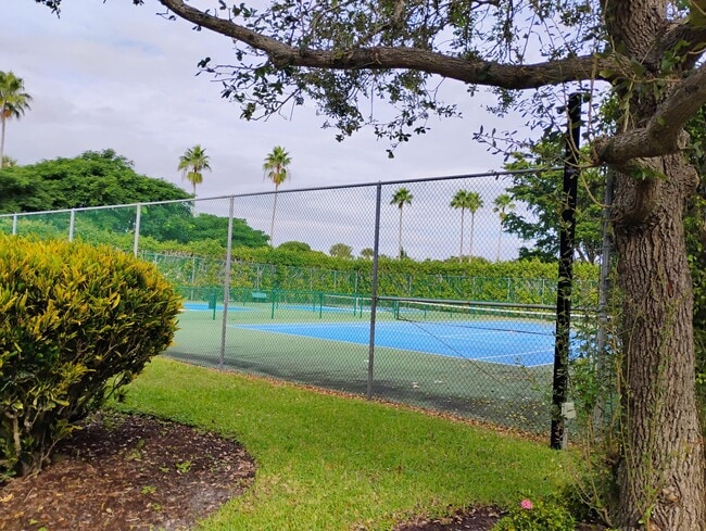 Building Photo - 51 Mayfair Ln