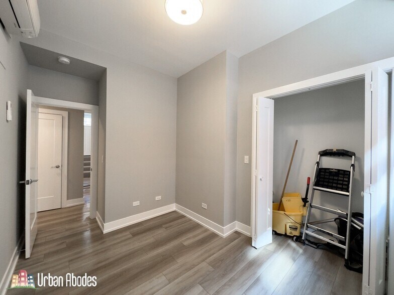 Building Photo - 3941 N Janssen Ave