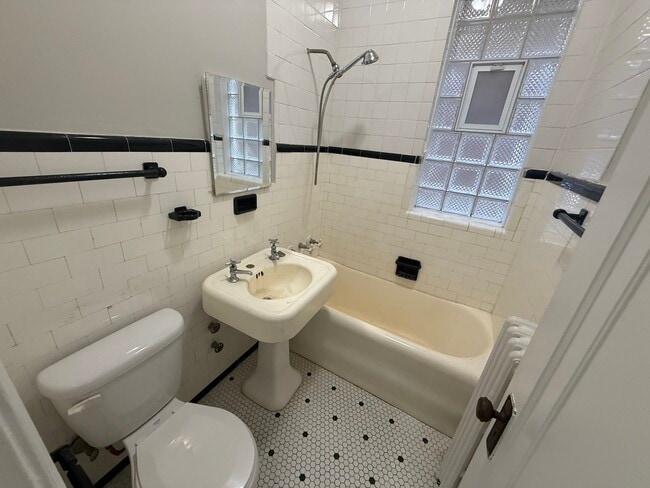 Building Photo - 3120 S Oak Park Ave