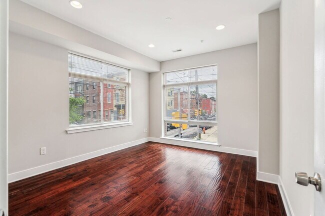 Building Photo - 1238 N 6th St
