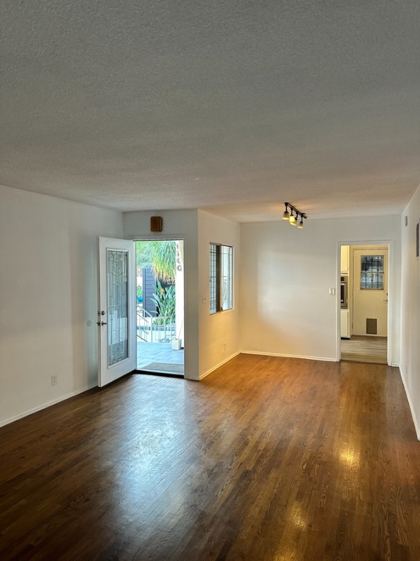 Building Photo - 3236 Larissa Dr