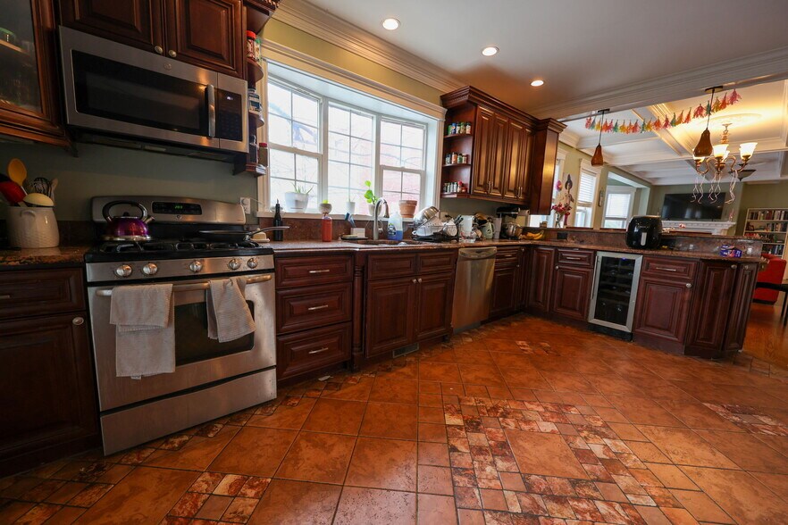 Building Photo - 127 Nonantum St