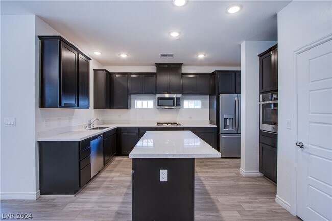 Building Photo - 2555 Hampton Rd