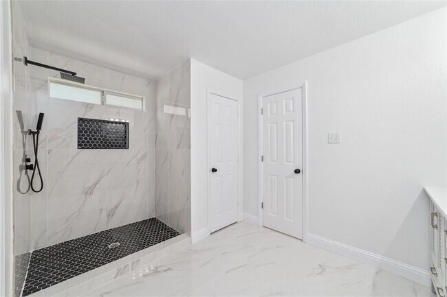 Building Photo - 13106 Cres Manor Ln