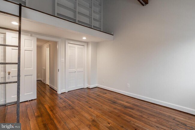 Building Photo - 511 Wilkes St