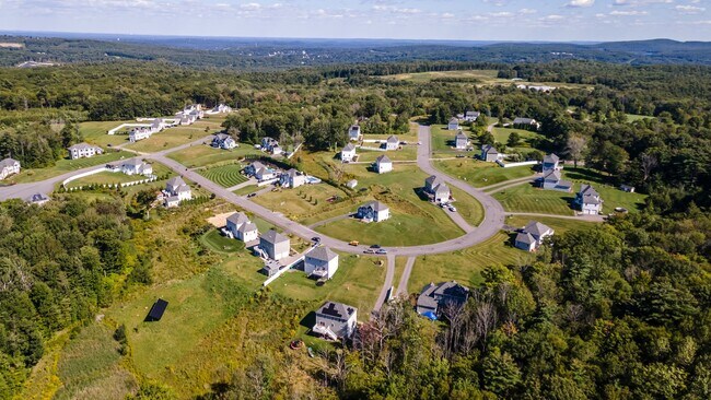 Building Photo - 22 White Pine Dr