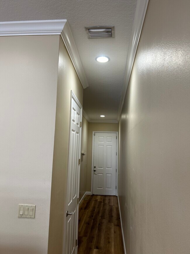 Building Photo - 212 S Dakota Ave