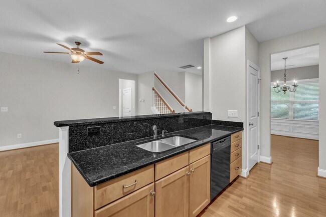 Building Photo - 3 Bedroom Home in Austin Creek! 2 Car Gara...