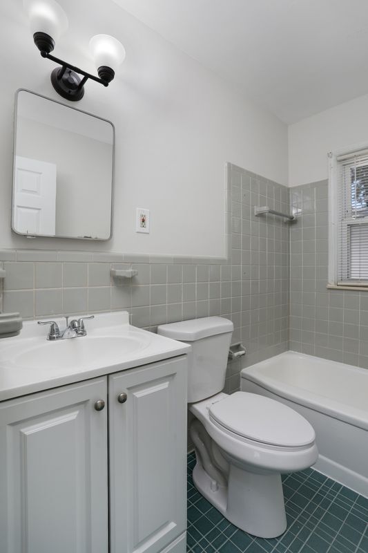 Building Photo - 12734 Riverview St