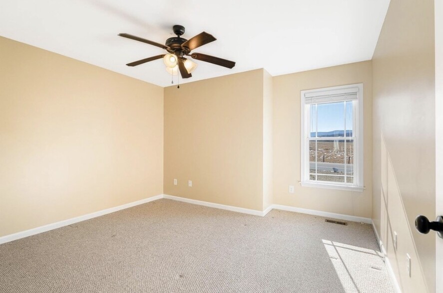 Building Photo - 7 Hull Hills Ln