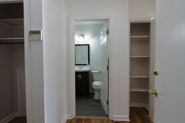 Building Photo - 6460 Ardleigh St