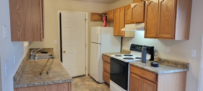 Building Photo - 228 SW Westholm Ave