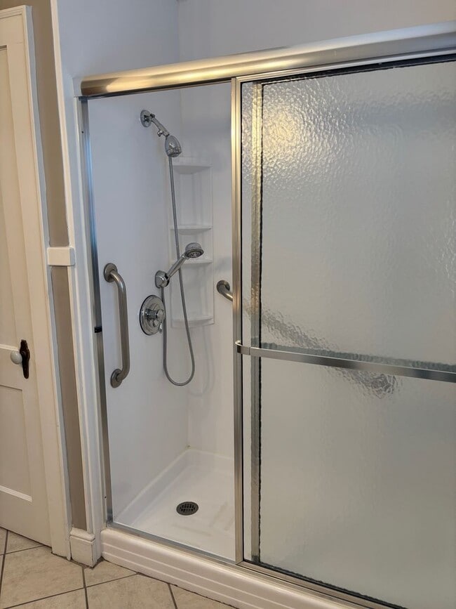 Building Photo - 3-4 bed, 2 bath with full basement in Asheboro